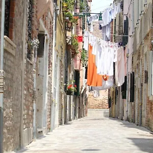 https://veneziacentopercento-apartments.hotelslidodijesolo.com