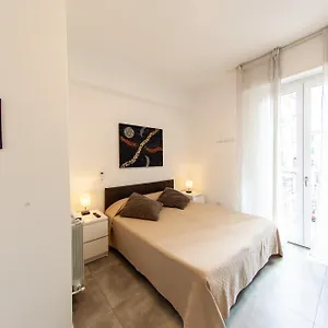 holidays-123.hotelitalianriviera.com/