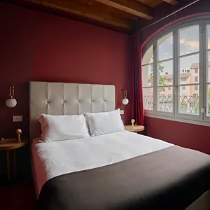 Rego Apartments - Boutique Aparthotel & Serenity Spa With Some Off-Site Apartments In The Heart Of Bergamo City Center Appartement