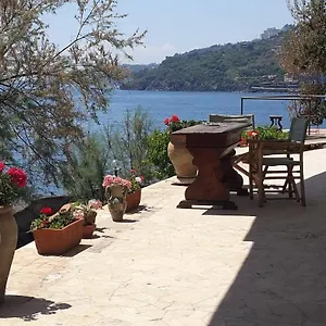 Aci Brezza Di Mare Bed & Breakfast Acireale